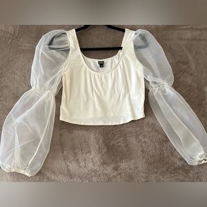 Woman’s Belle Sleeve Top